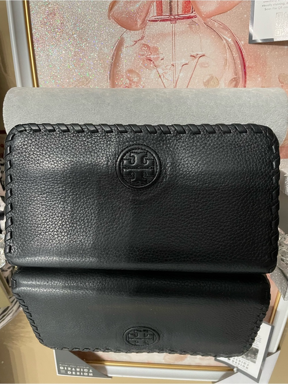 Tory Burch Black Leather Zip Wallet EUC